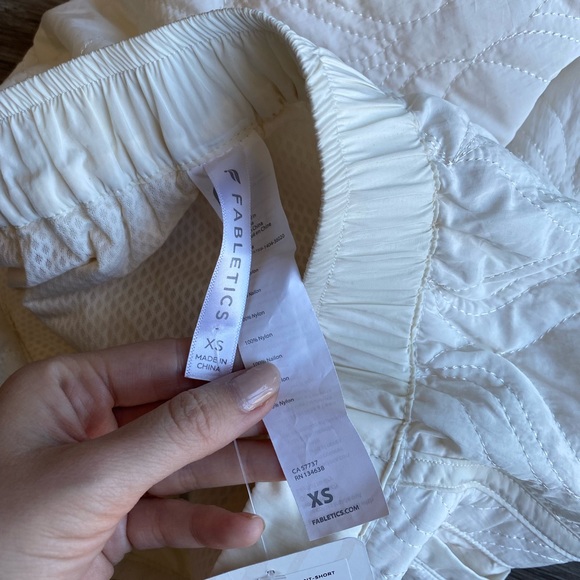 Fabletics Apres Ski Quilted Taper Jogger Pant Egret - Picture 7 of 9